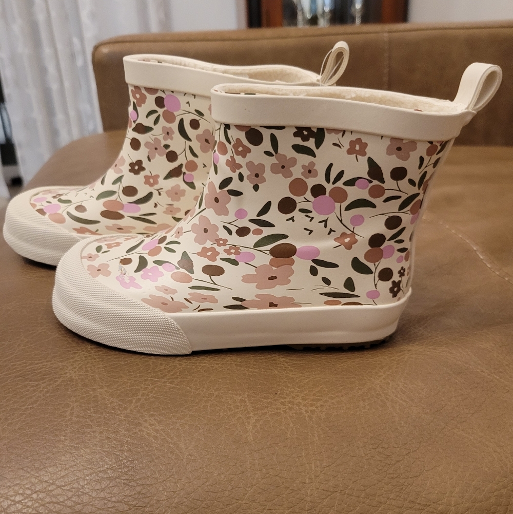 Adorable Girls Boots